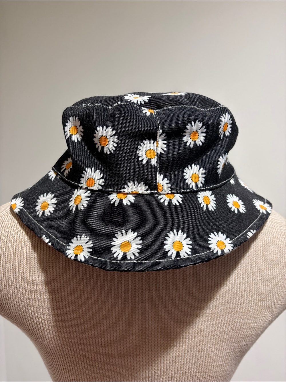 Bucket Hat All Over Daisy Pattern Black and White Whimsical Summer Hat - Picture 4 of 15